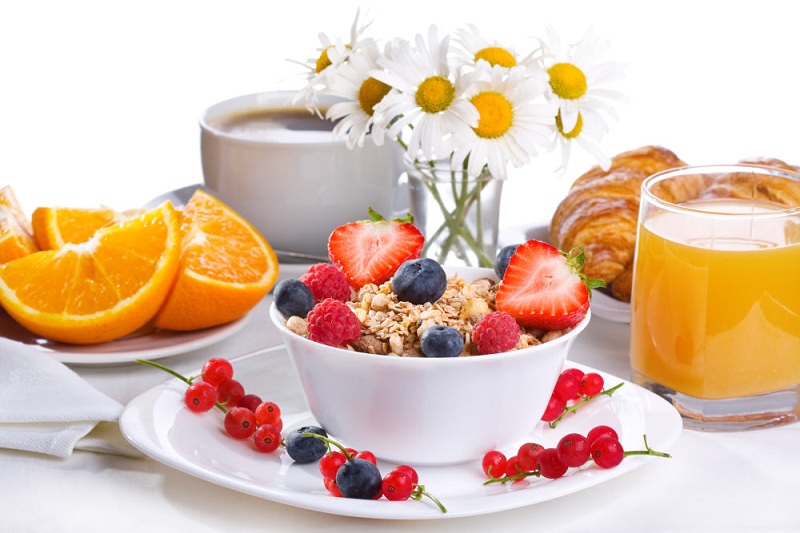 Ăn sáng đầy đủ vừa cung cấp năng lượng cho cơ thể, vừa hỗ trợ bạn kiểm soát cân nặng tốt hơn